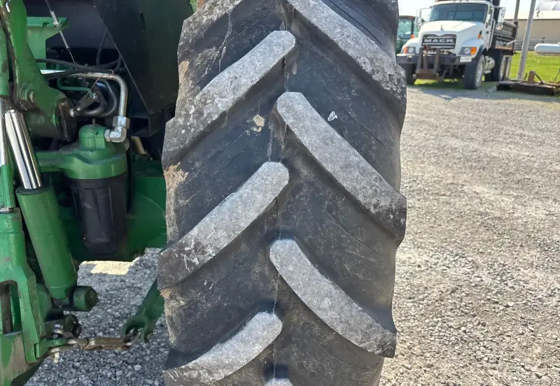 2014 John Deere 6105E photo 53