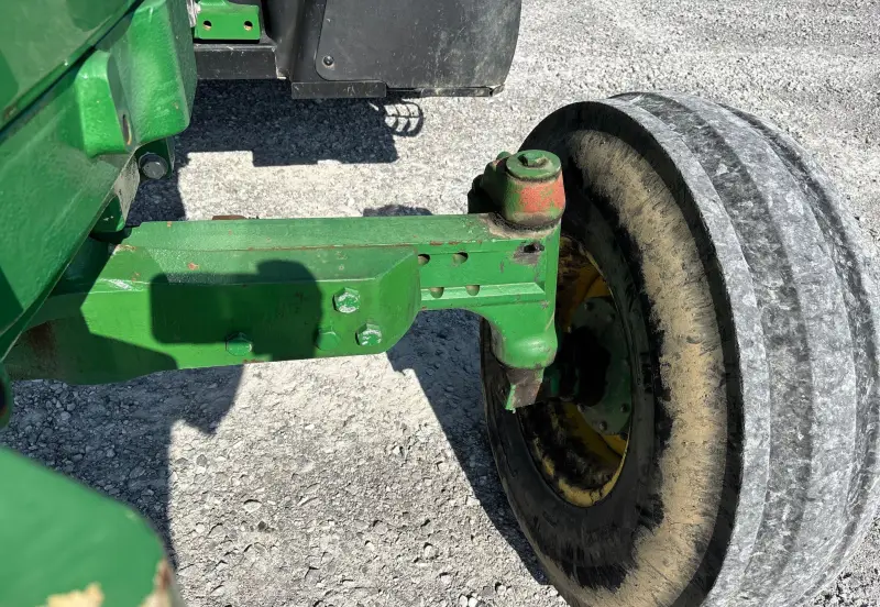 2014 John Deere 6105E photo 11
