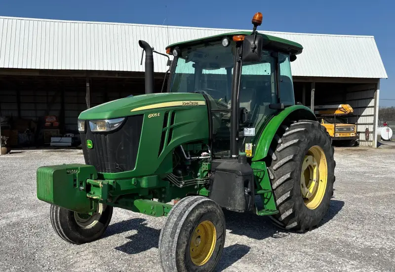 2014 John Deere 6105E photo 1
