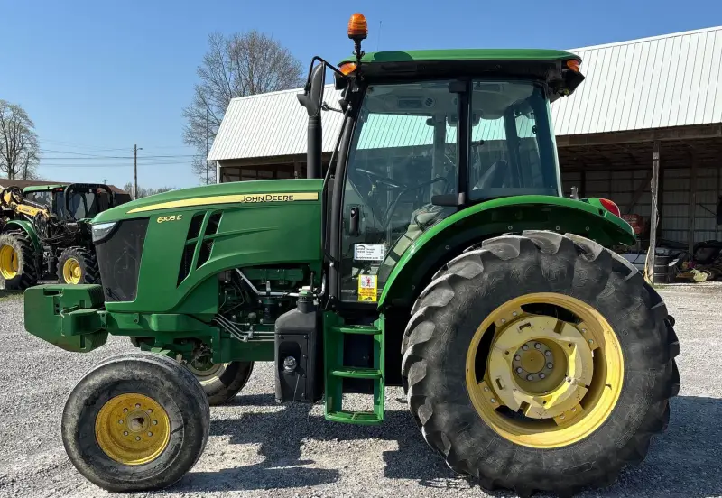 2014 John Deere 6105E photo 8
