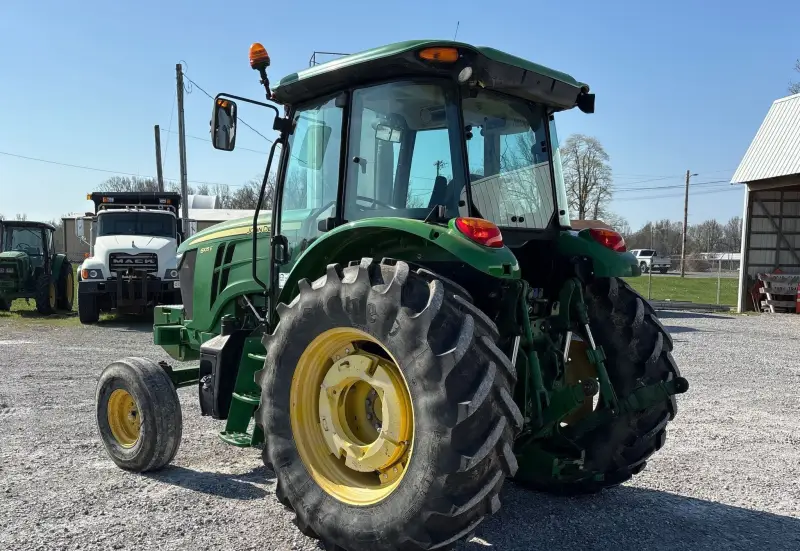 2014 John Deere 6105E photo 7