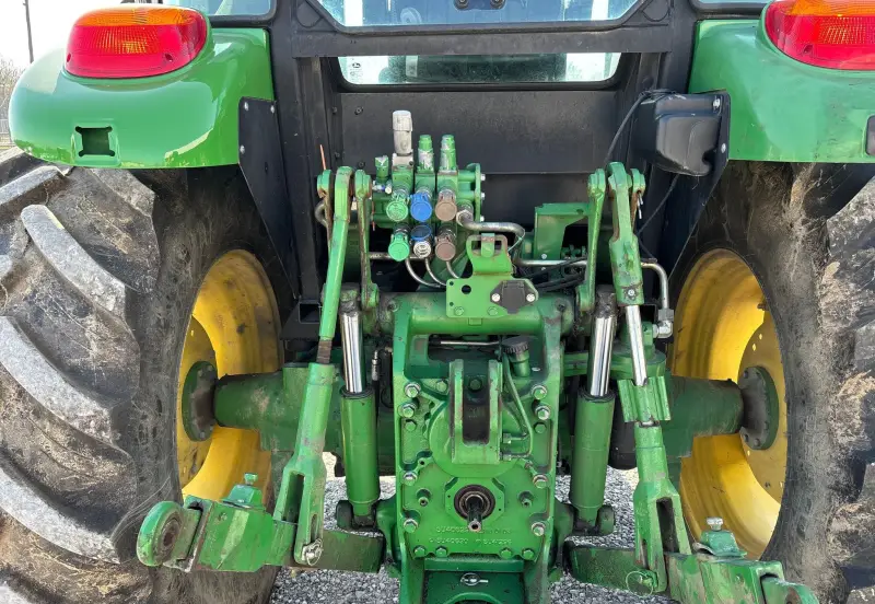2014 John Deere 6105E photo 16