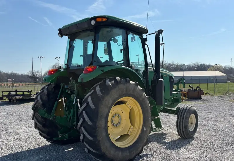 2014 John Deere 6105E photo 5