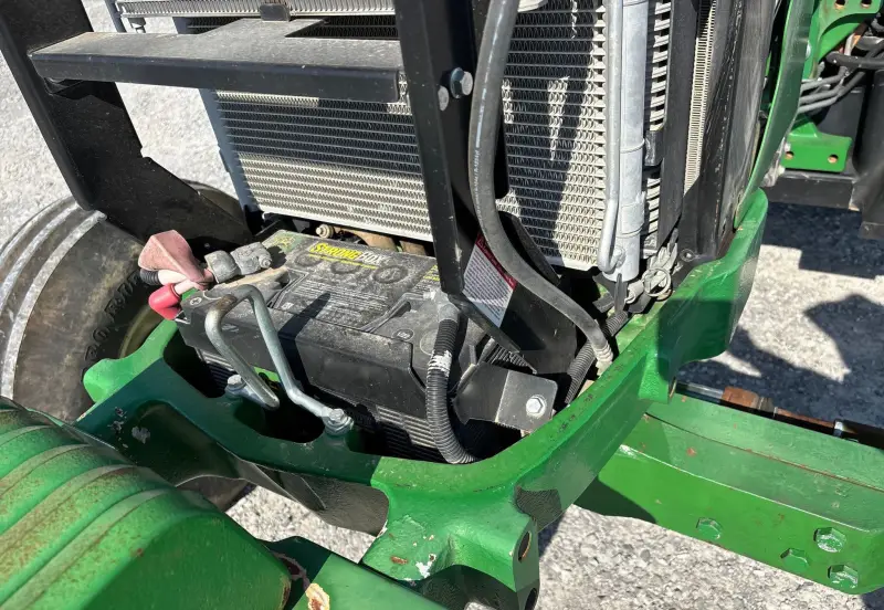 2014 John Deere 6105E photo 39