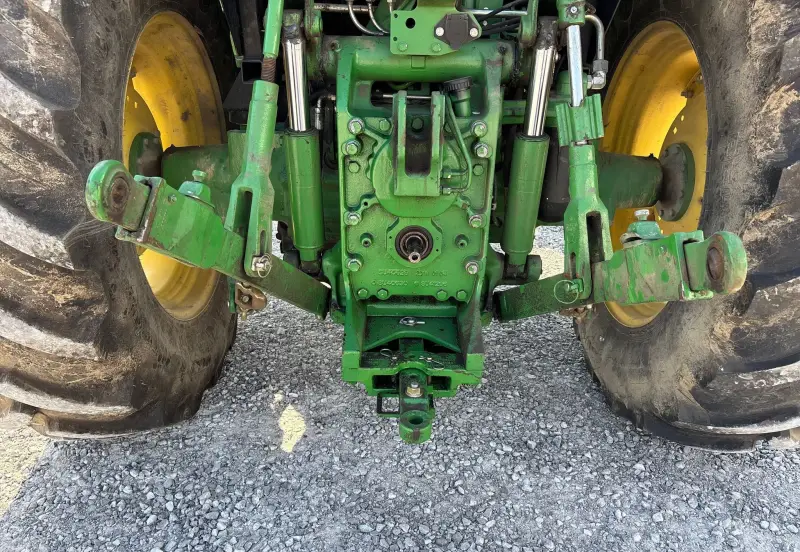 2014 John Deere 6105E photo 17