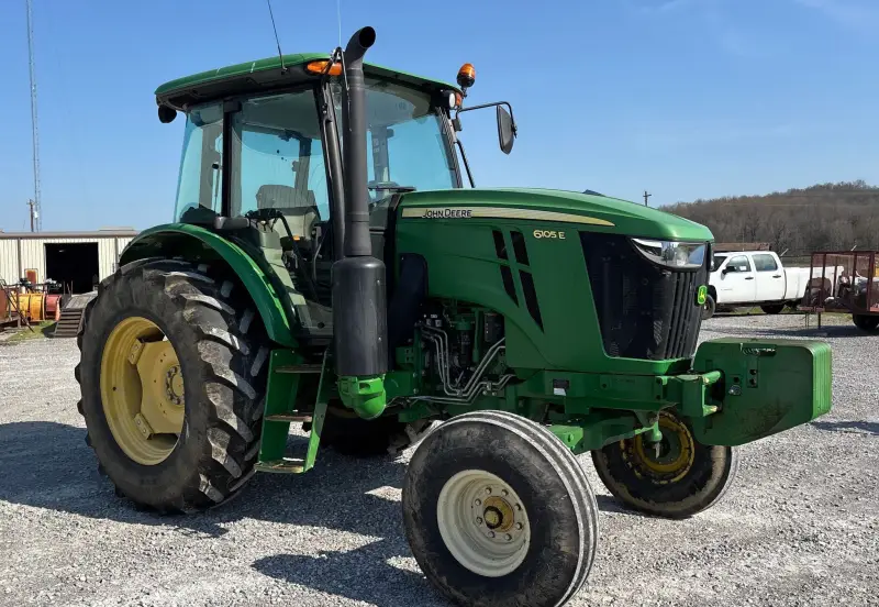 2014 John Deere 6105E photo 3