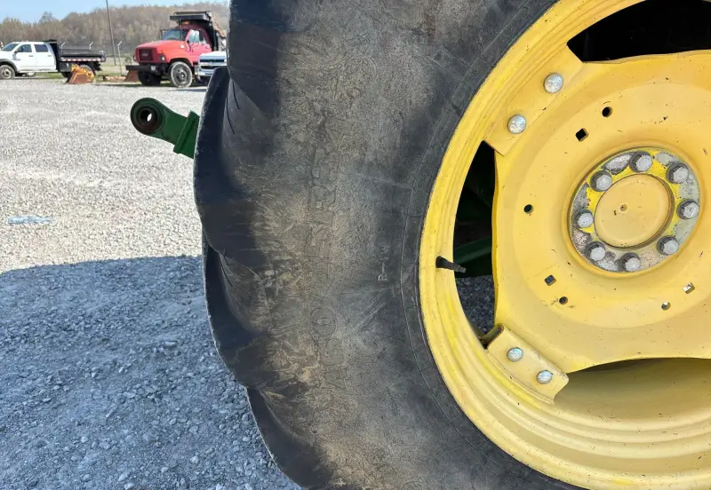 2014 John Deere 6105E photo 56
