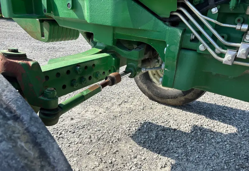 2014 John Deere 6105E photo 13
