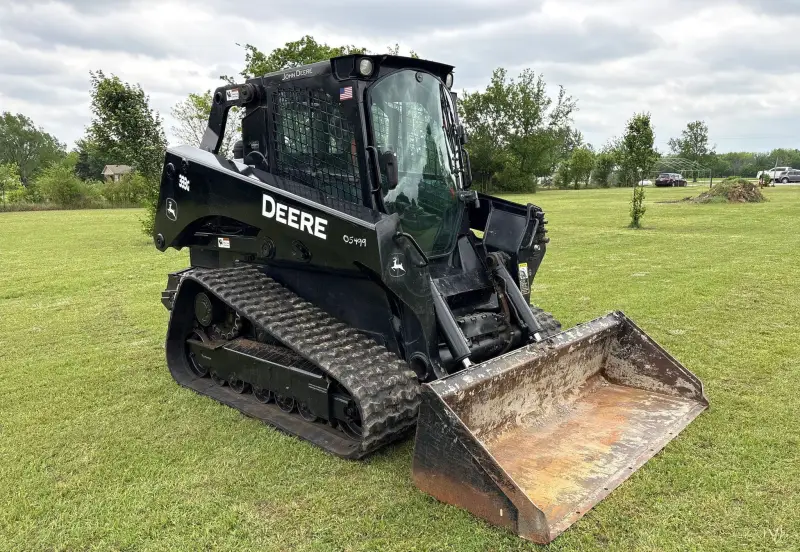 2019 John Deere 333G photo 3