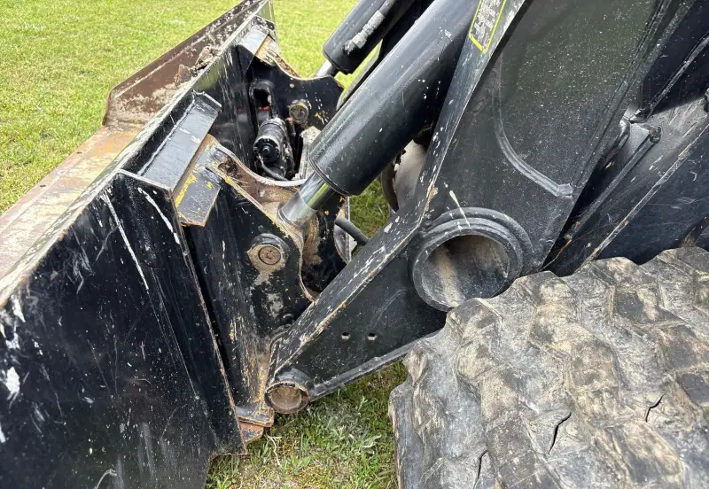 2019 John Deere 333G photo 30