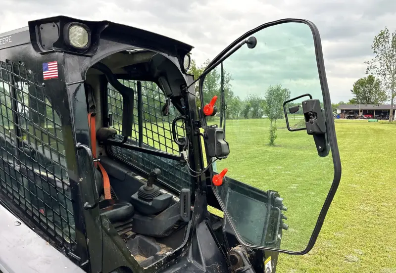 2019 John Deere 333G photo 49