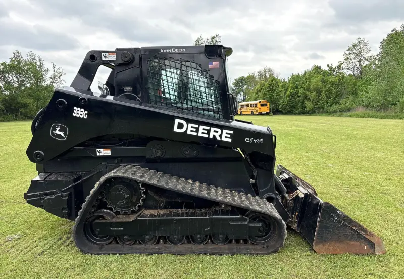 2019 John Deere 333G photo 4
