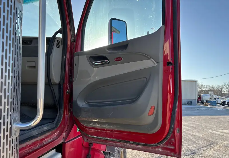 2018 Peterbilt 567 photo 146