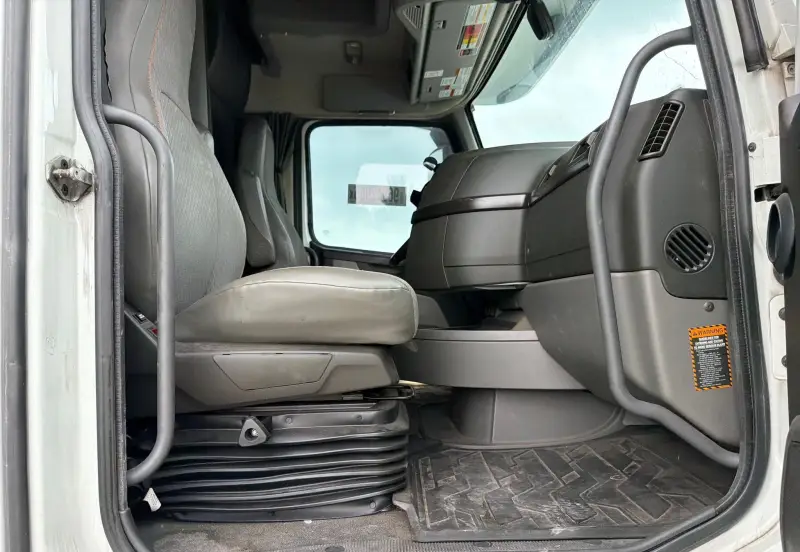2023 Volvo VNL 860 photo 57