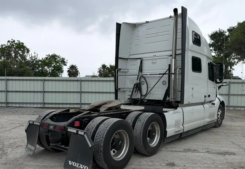 2023 Volvo VNL 860 photo 5