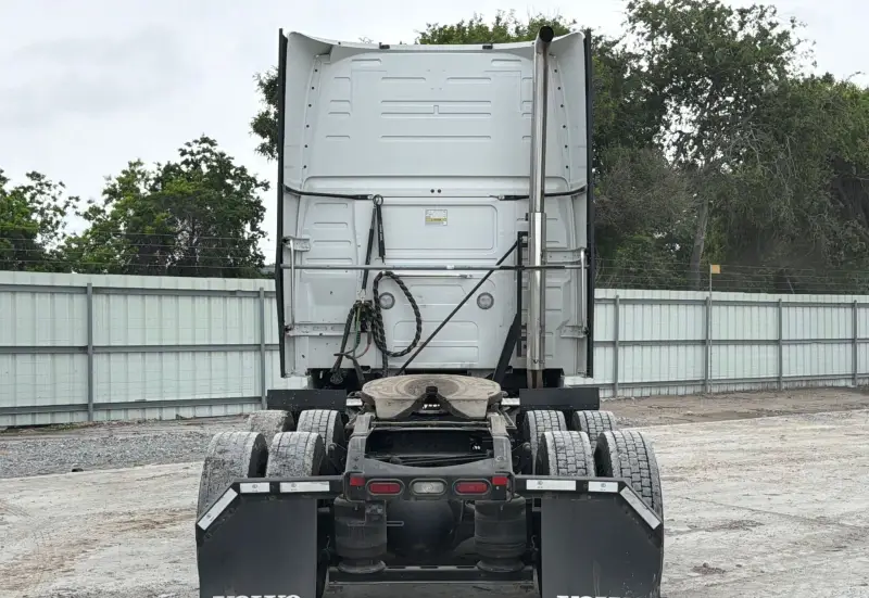 2023 Volvo VNL 860 photo 6