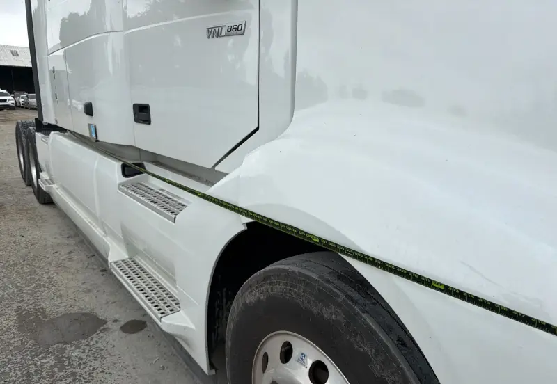 2023 Volvo VNL 860 photo 32