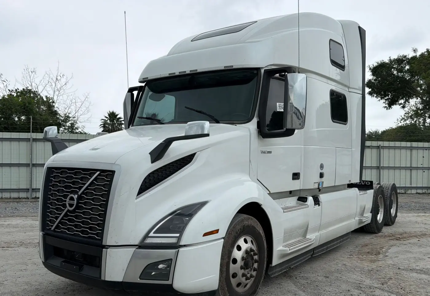 2023 Volvo VNL 860