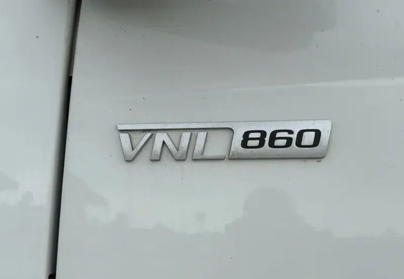 2023 Volvo VNL 860 photo 11