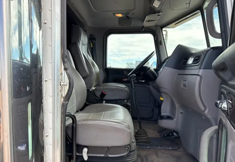 2016 Peterbilt 365 photo 72