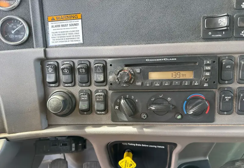 2016 Peterbilt 365 photo 61