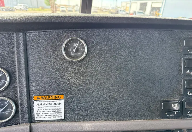2016 Peterbilt 365 photo 59