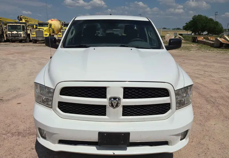 2017 RAM 1500 photo 2