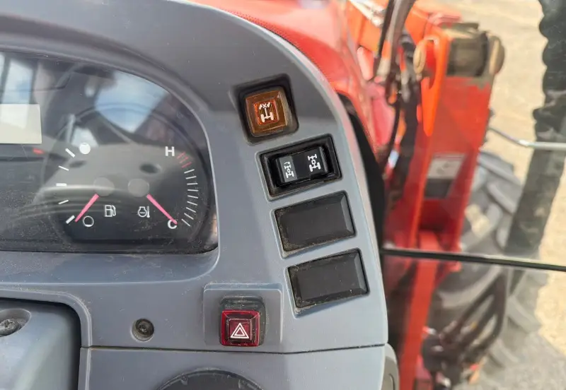 2013 Kubota M135GX photo 30