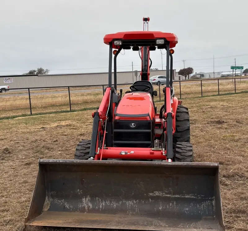 2021 Kubota M62 photo 2