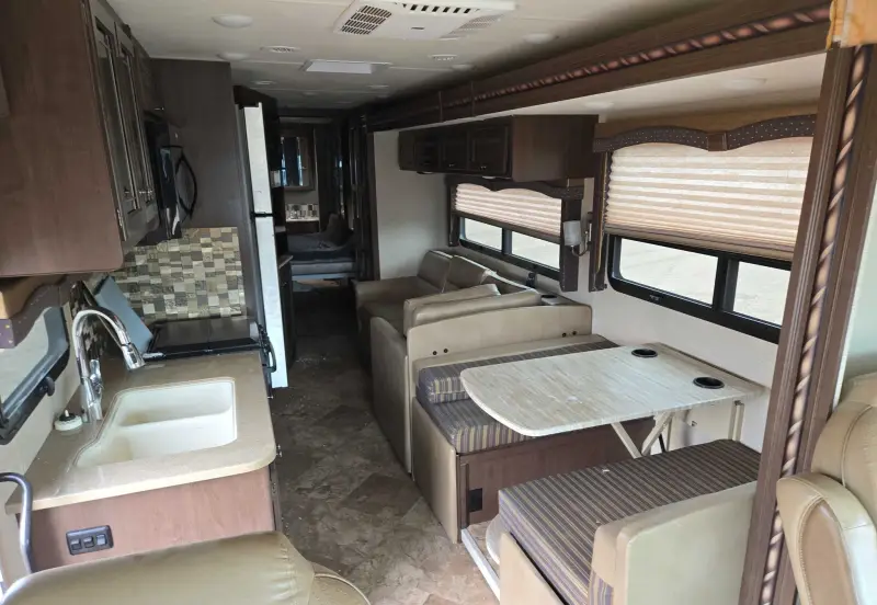 2017 Thor Motor Coach Stripped photo 80