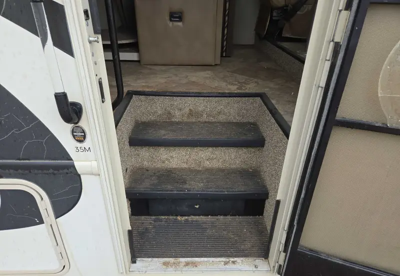 2017 Thor Motor Coach Stripped photo 65