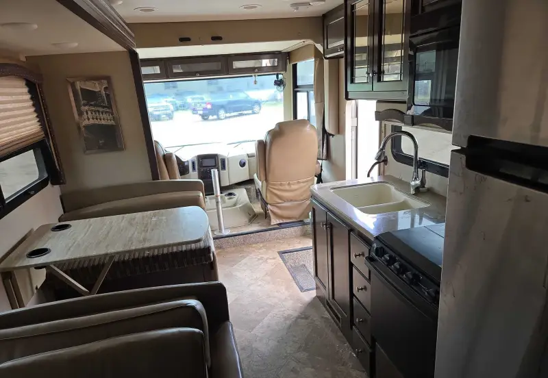 2017 Thor Motor Coach Stripped photo 99