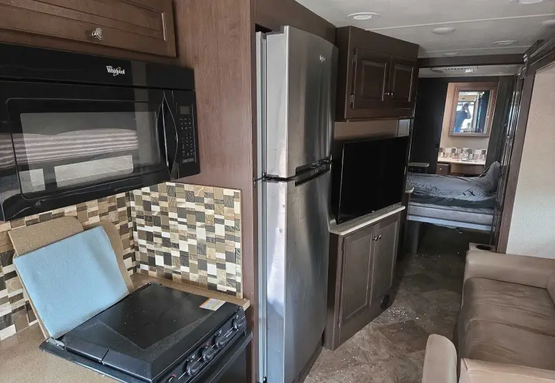 2017 Thor Motor Coach Stripped photo 85