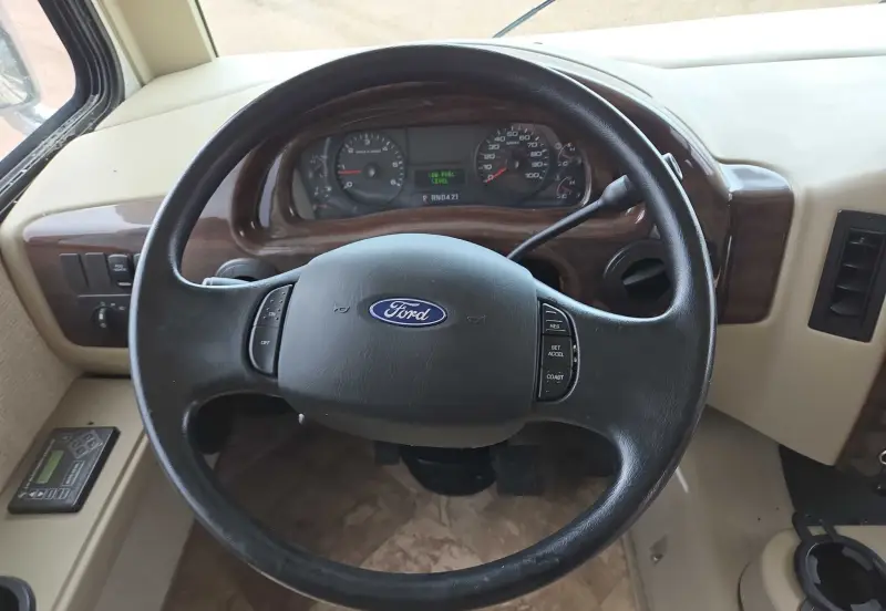 2017 Thor Motor Coach Stripped photo 70