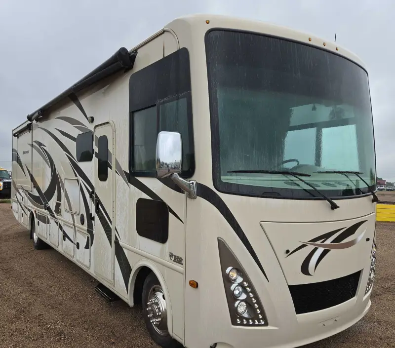 2017 Thor Motor Coach Stripped photo 3