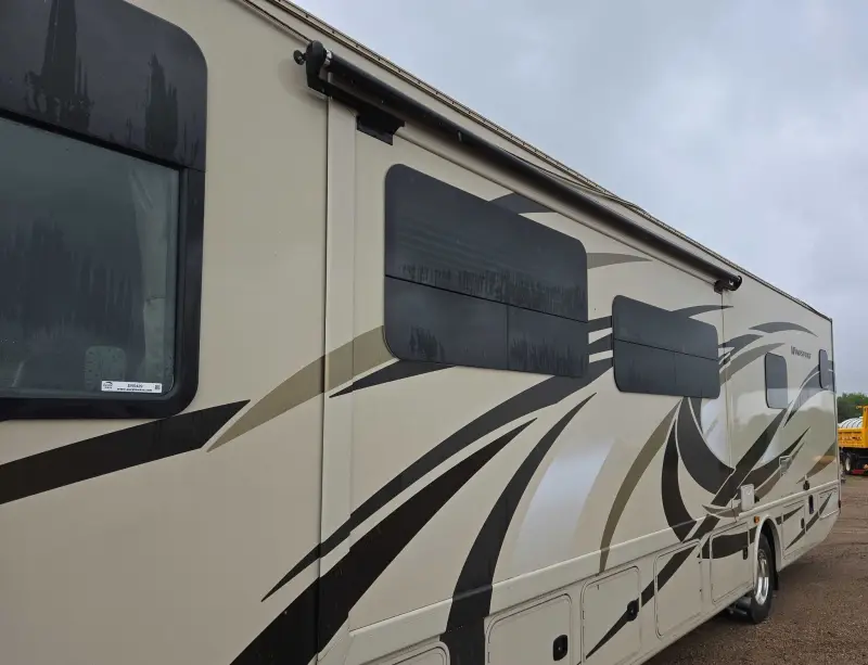 2017 Thor Motor Coach Stripped photo 13