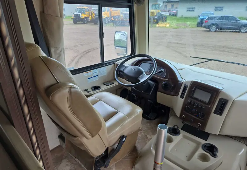 2017 Thor Motor Coach Stripped photo 67