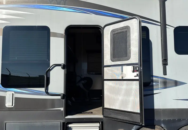 2017 Keystone FZ42317 photo 95