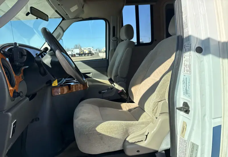 2008 Ford E450 Super Duty photo 50